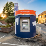 Geldautomaten-Rotunde in Niederkrüchten in der Frontalansicht